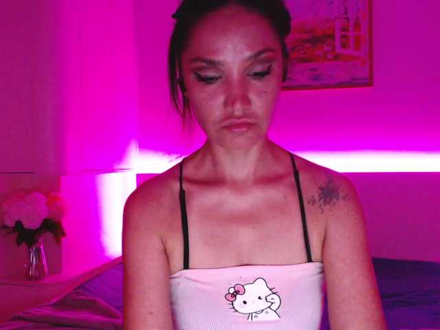 Ohmy-Linda live cam on BongaCams