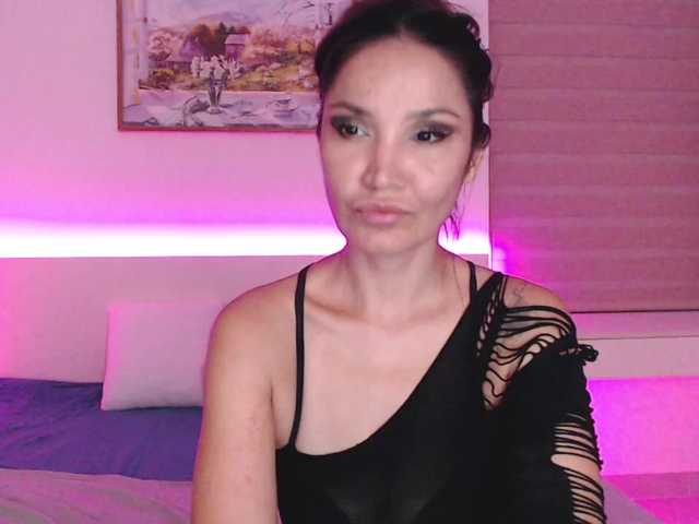 Ohmy-Linda live cam on BongaCams