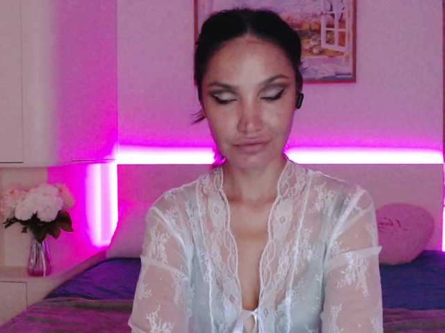 Ohmy-Linda live webcam show
