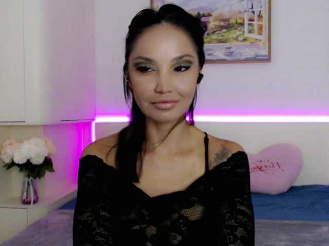 Ohmy-Linda live cam on BongaCams