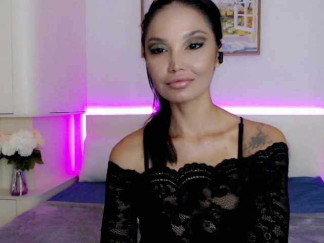 Ohmy-Linda live cam on BongaCams