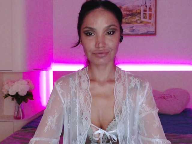 Ohmy-Linda live webcam show