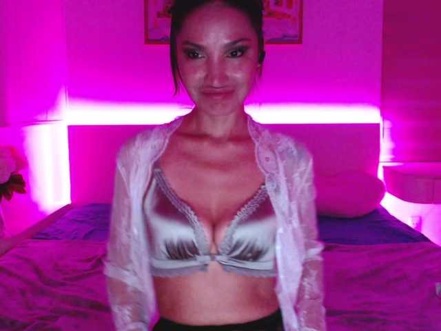 Ohmy-Linda live cam on BongaCams