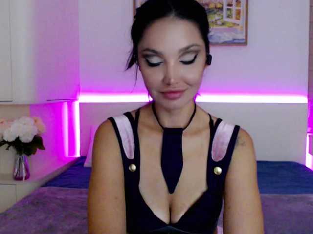 Ohmy-Linda live cam on BongaCams