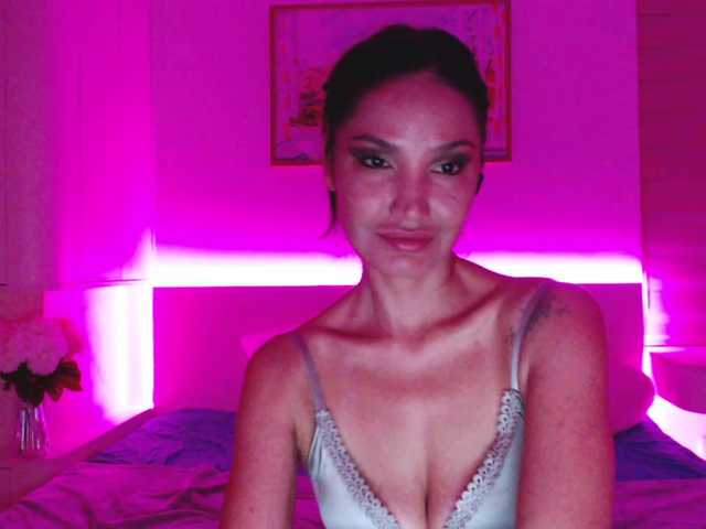 Ohmy-Linda live webcam show