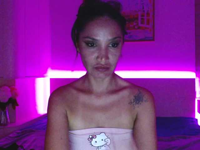 Ohmy-Linda live cam on BongaCams