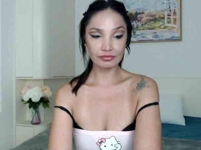 Ohmy-Linda webcam