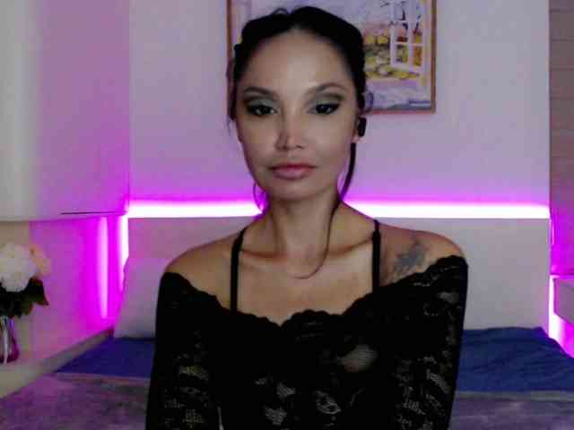 Ohmy-Linda webcam