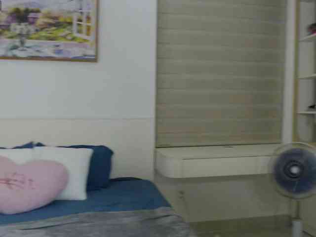 Ohmy-Linda webcam