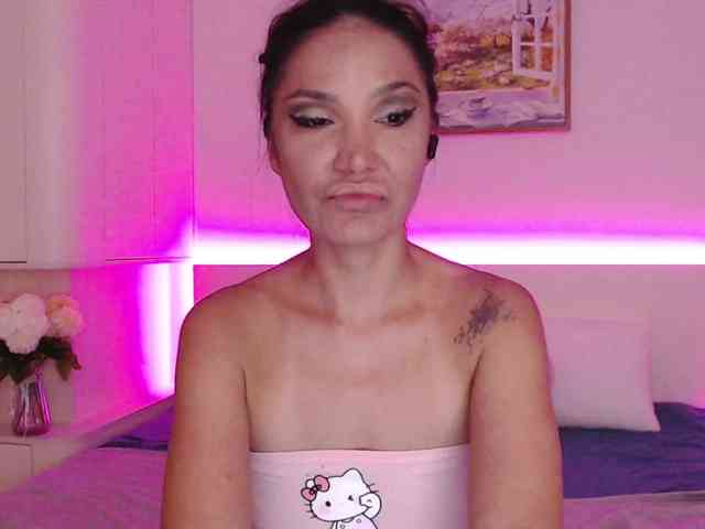 Ohmy-Linda webcam