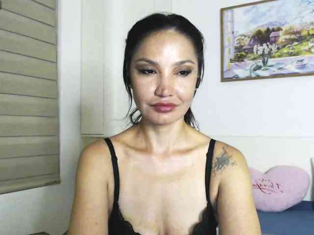 Ohmy-Linda webcam