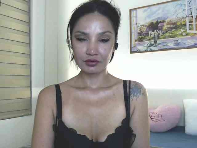 Ohmy-Linda webcam