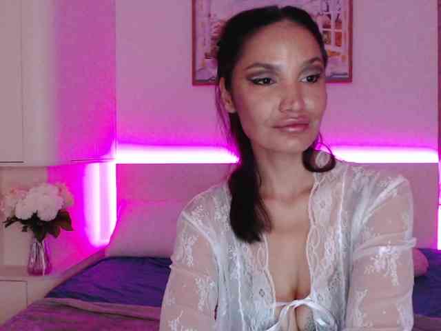 Ohmy-Linda webcam