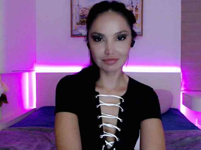 Ohmy-Linda Live Webcam on BongaCams