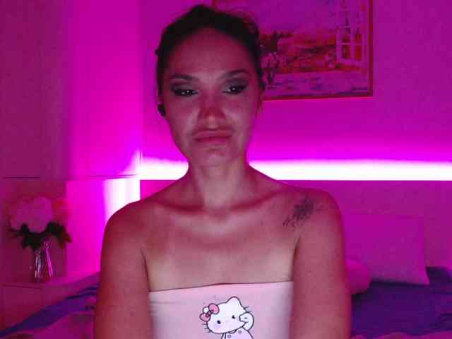 Ohmy-Linda webcam