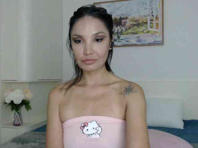 Ohmy-Linda webcam