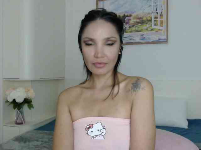 Ohmy-Linda webcam