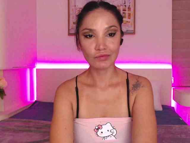 Ohmy-Linda webcam