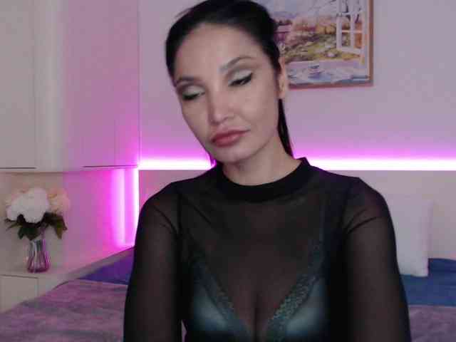 Ohmy-Linda webcam