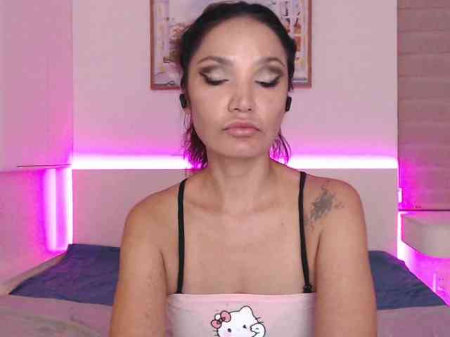 Ohmy-Linda webcam