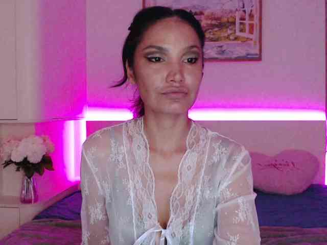 Ohmy-Linda webcam
