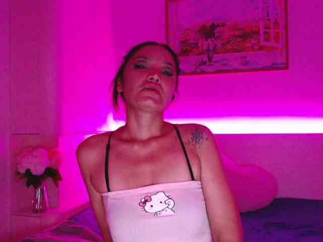 Ohmy-Linda webcam