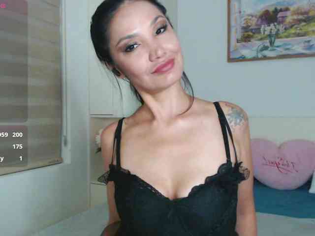 Ohmy-Linda webcam