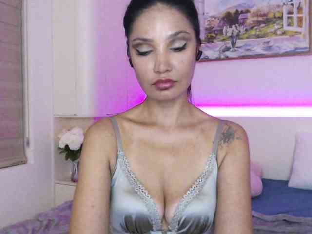 Ohmy-Linda webcam