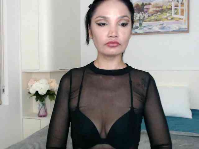 Ohmy-Linda webcam