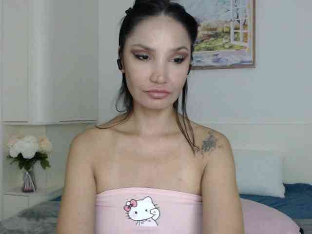 Ohmy-Linda webcam