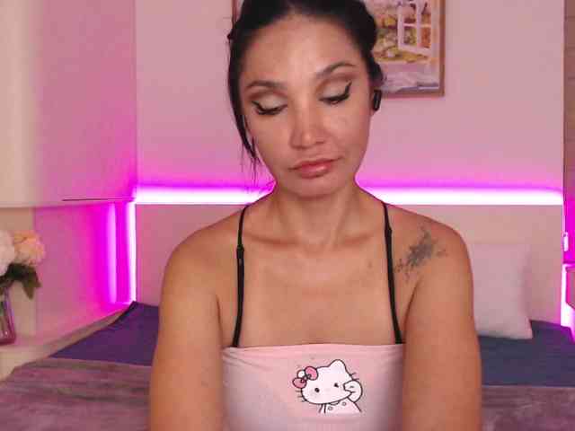 Ohmy-Linda webcam