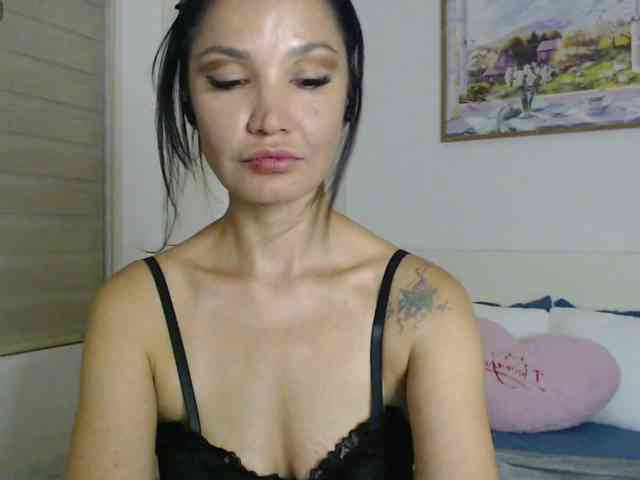 Ohmy-Linda webcam