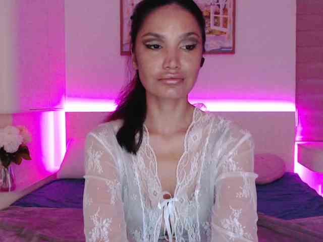 Ohmy-Linda webcam