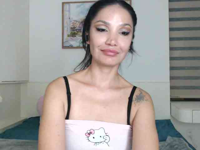 Ohmy-Linda webcam