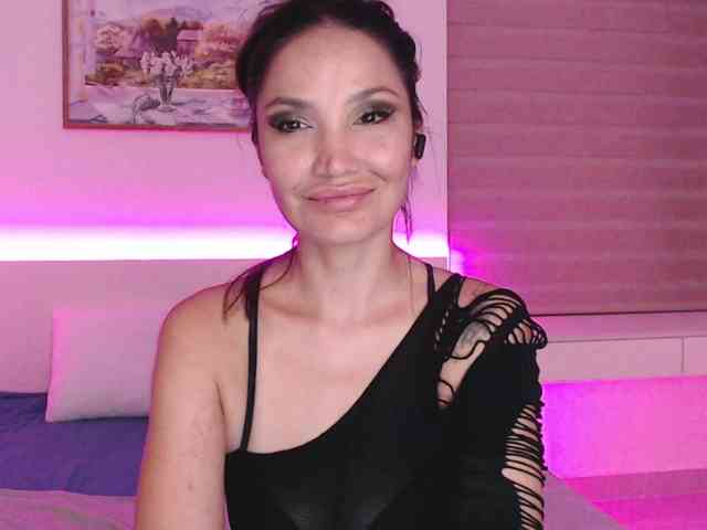 Ohmy-Linda webcam