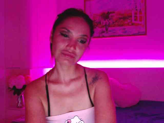 Ohmy-Linda webcam