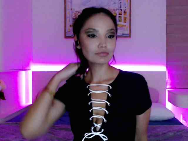 Ohmy-Linda webcam