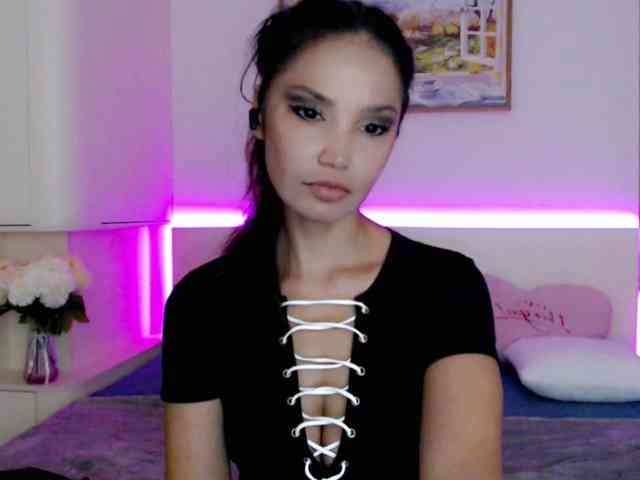 Ohmy-Linda Live Webcam on BongaCams