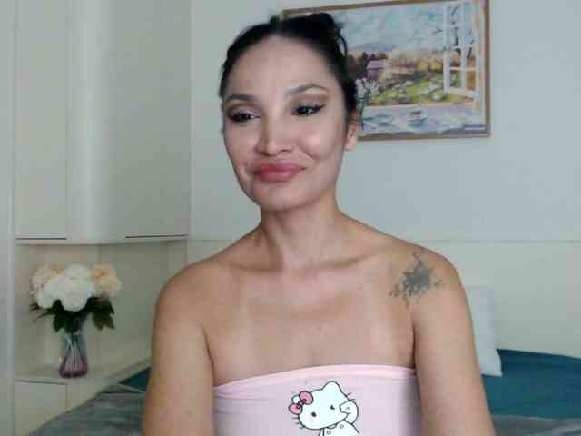 Ohmy-Linda webcam