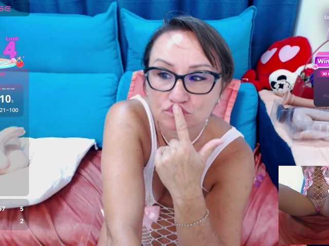 Nicolle49