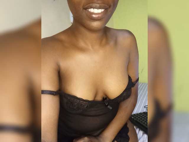 Moonoir live cam on BongaCams