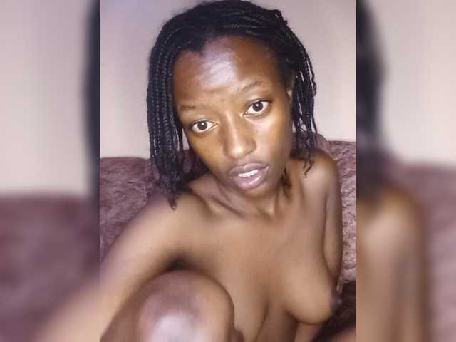 Moonoir live cam on BongaCams