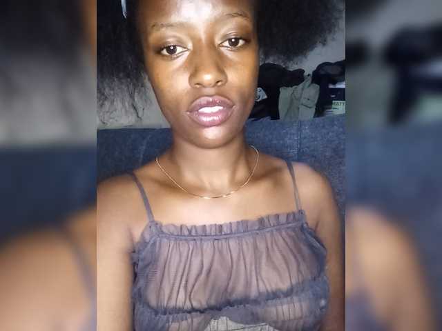 Moonoir live cam on BongaCams