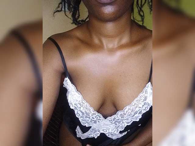 Moonoir live cam on BongaCams