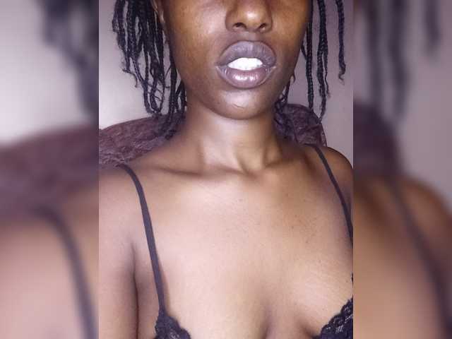 Moonoir live cam on BongaCams