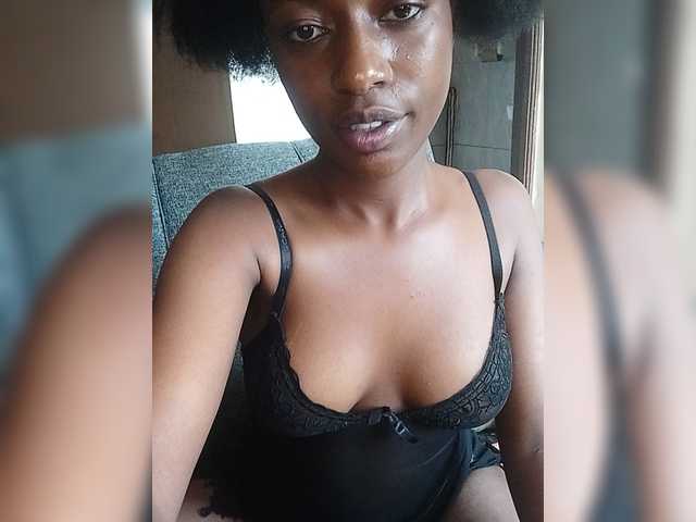 Moonoir live cam on BongaCams