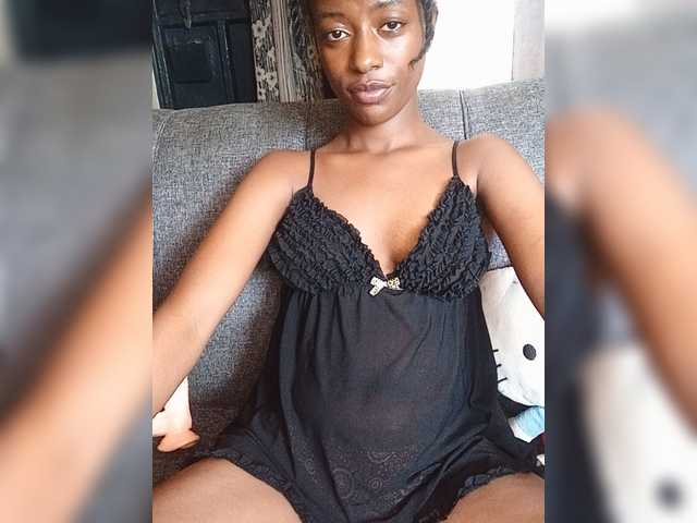 Moonoir live cam on BongaCams