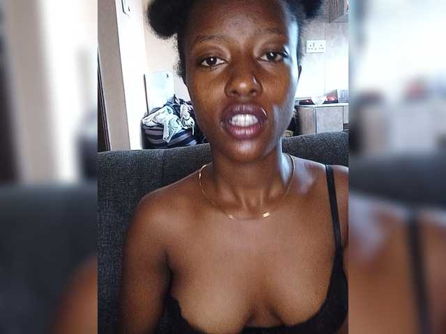 Moonoir live cam on BongaCams