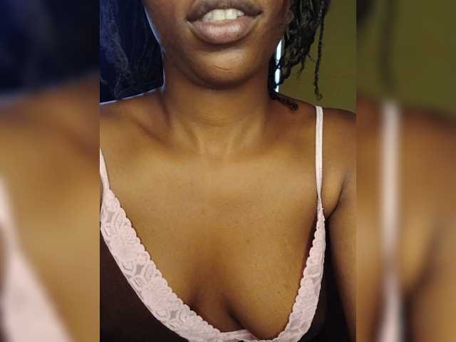 Moonoir live cam on BongaCams