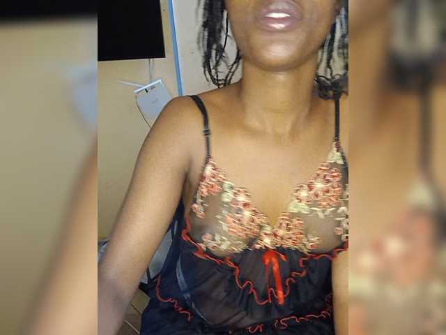 Moonoir live cam on BongaCams